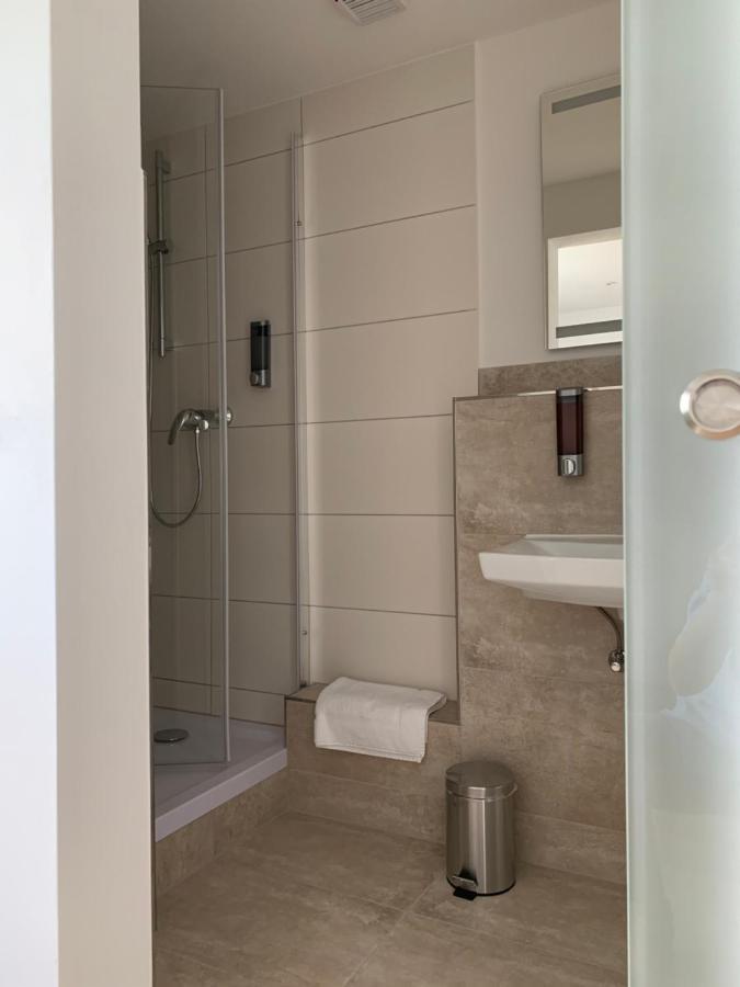 Hgh - Hotel Garni Helbig Нойштадт-ан-дер-Вайнштрасе Экстерьер фото
