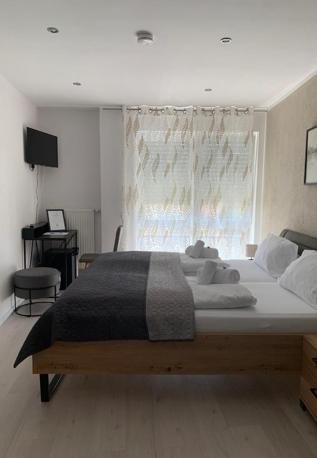 Hgh - Hotel Garni Helbig Нойштадт-ан-дер-Вайнштрасе Экстерьер фото