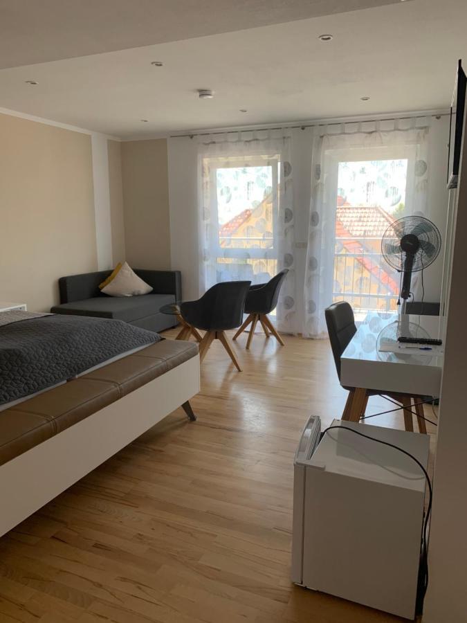 Hgh - Hotel Garni Helbig Нойштадт-ан-дер-Вайнштрасе Экстерьер фото